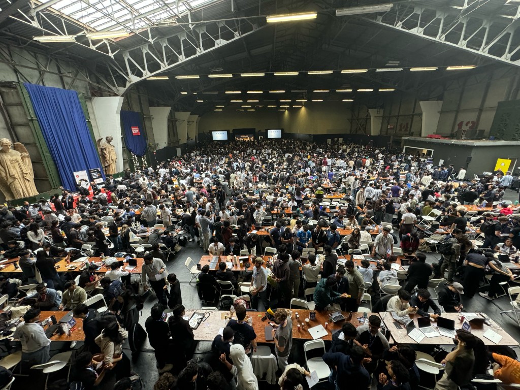 Cal Hacks main hall packed with hackers